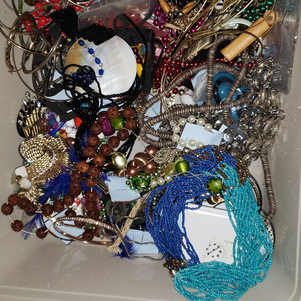 6+ lbs. Junk/ Costume Jewelry/ Accessories/ Crafting Beads